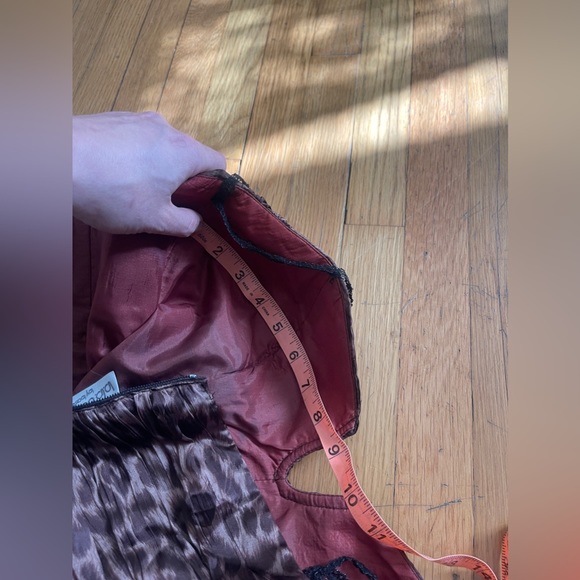 80s Vintage Leopard Dress w Sweetheart Neckline and Frilly Bottom - Picture 9 of 13